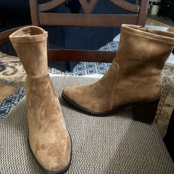 Fall tan high heeled boots - Picture 2 of 3